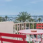 Mariners Apartment