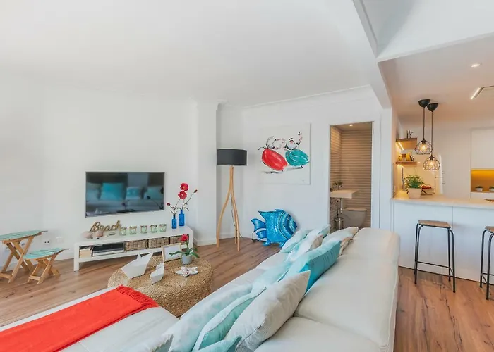 Mariners Apartment
